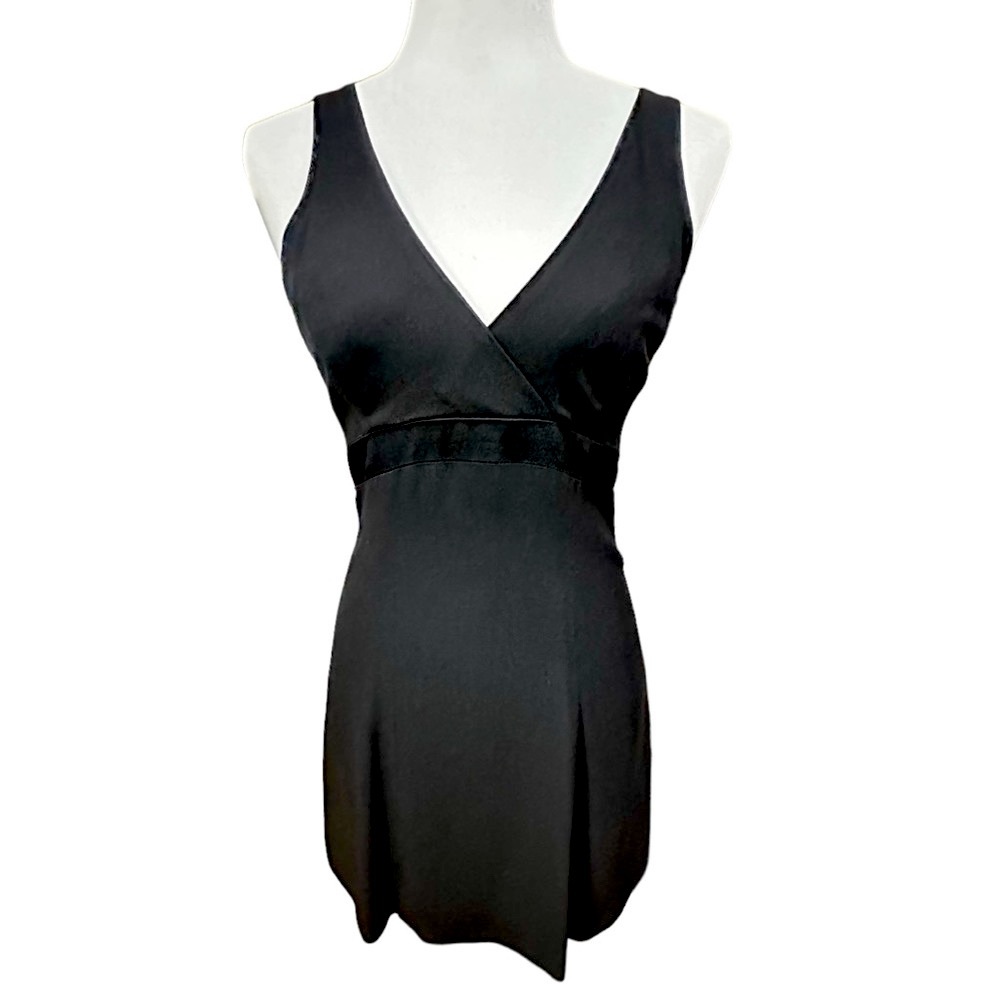Bebe Little Black Dress V Neck Mini Sheath size 6 small City Girls Evening Out